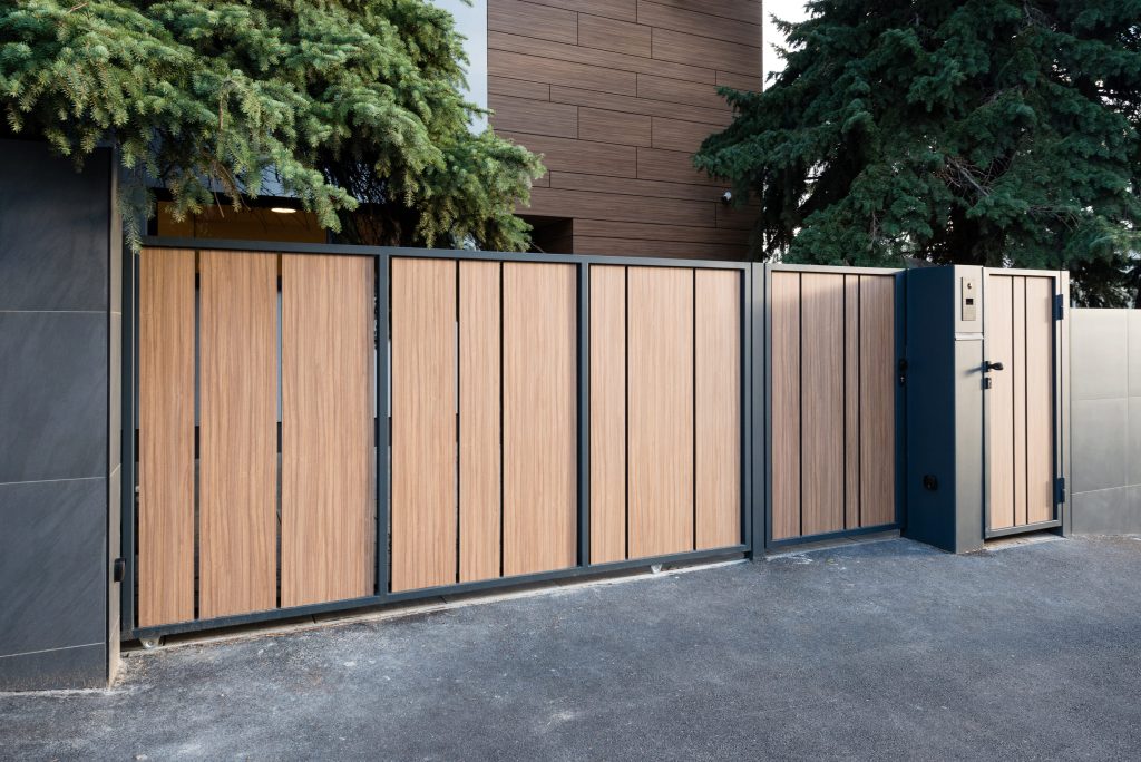 Fencing Contractor